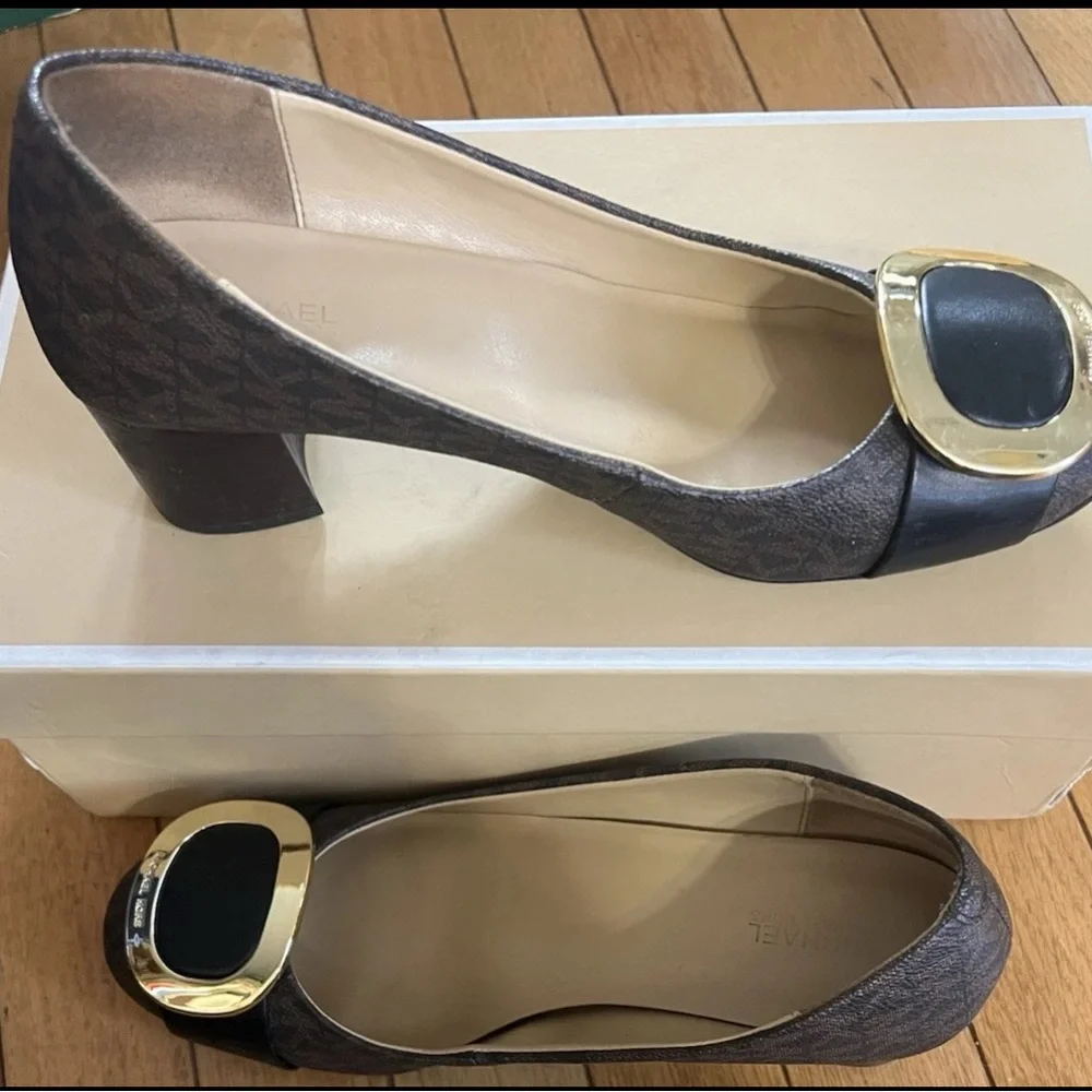 Women's Michael Kors Pauline Black Gold Buckle Pumps Size 10 M